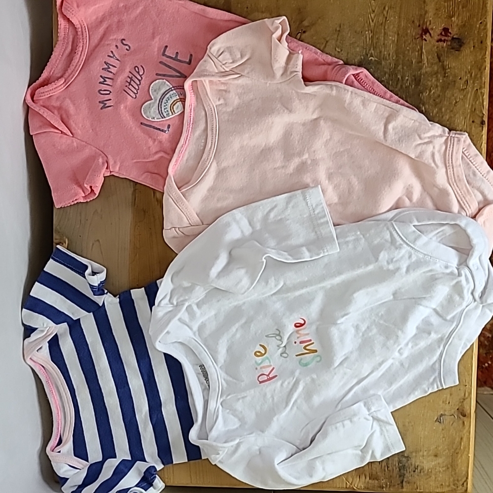(4) Bodysuits 3-6m